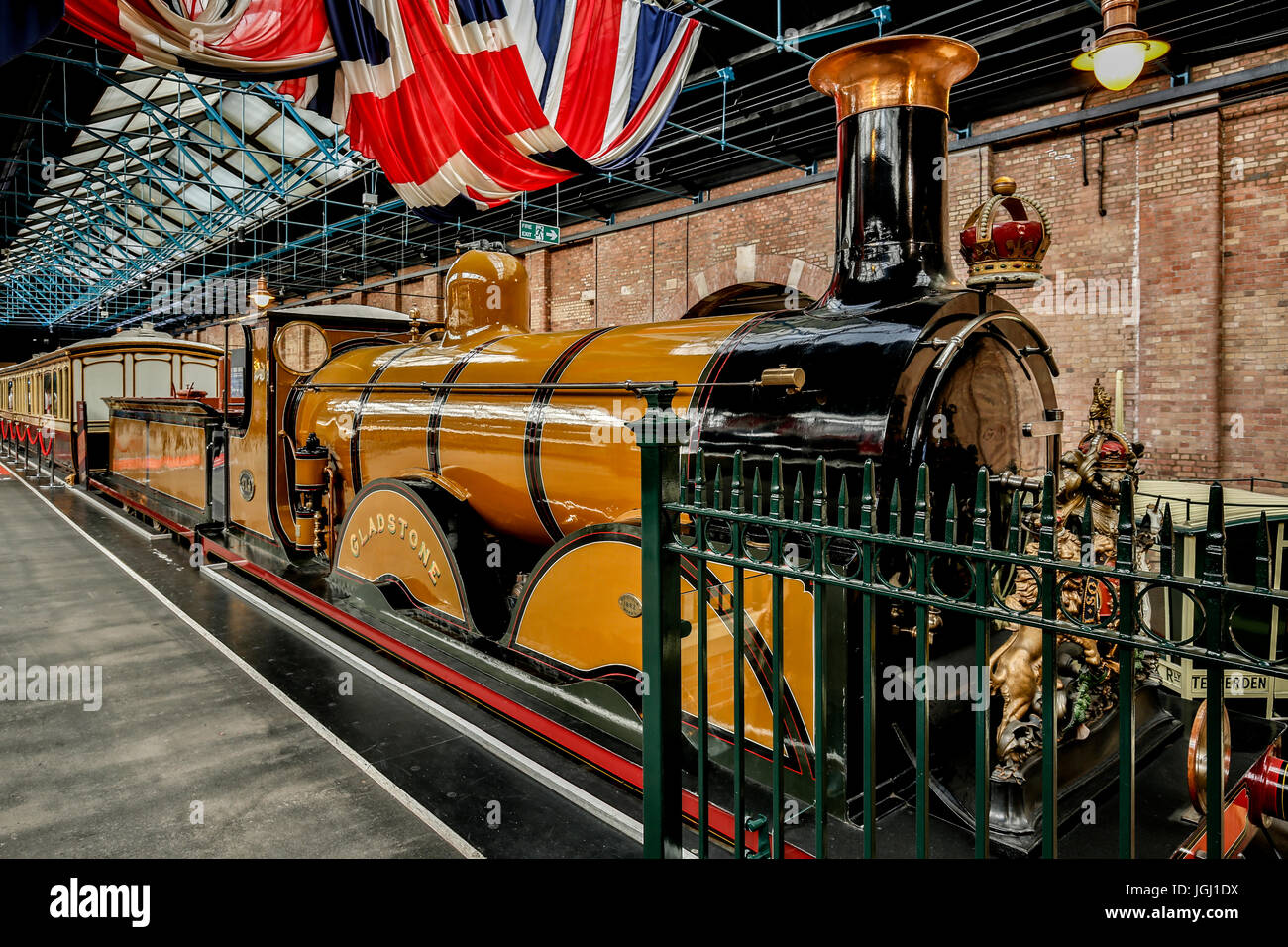 "Gladstone" trainieren, Bahnhofshalle, National Railway Museum, York, Yorkshire, England, Vereinigtes Königreich Stockfoto