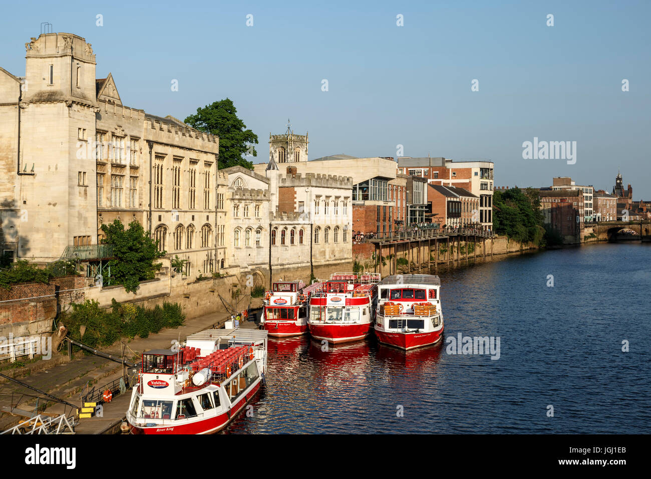 Ausflugsboote und Fluss Ouse, York, Yorkshire, England, Vereinigtes Königreich Stockfoto