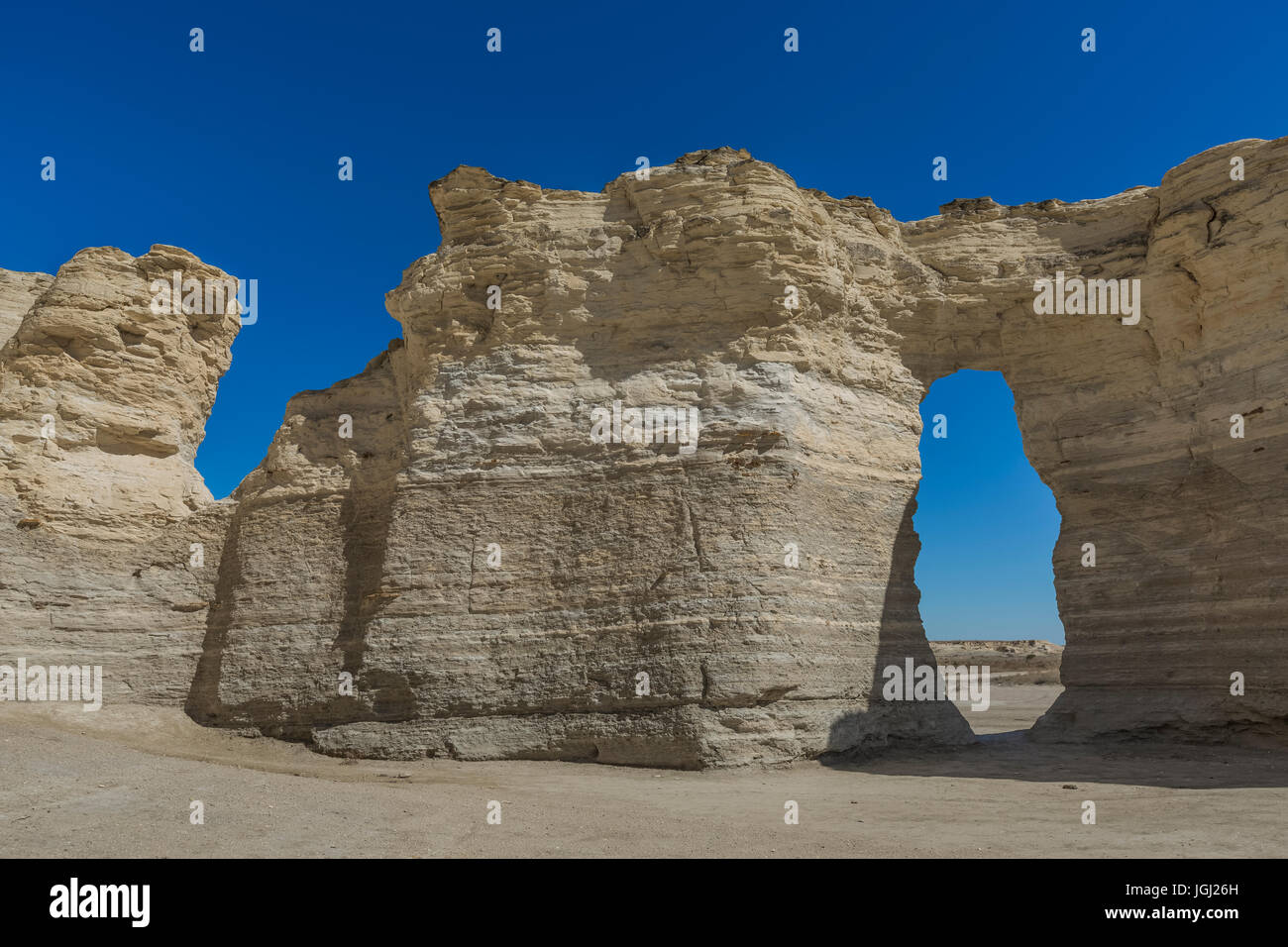 Das Auge der Nadel Bildung bei Monument Rocks, aka Kreide Pyramiden, die erste nationale Natursehenswürdigkeit in den Vereinigten Staaten, und diejenige priva Stockfoto