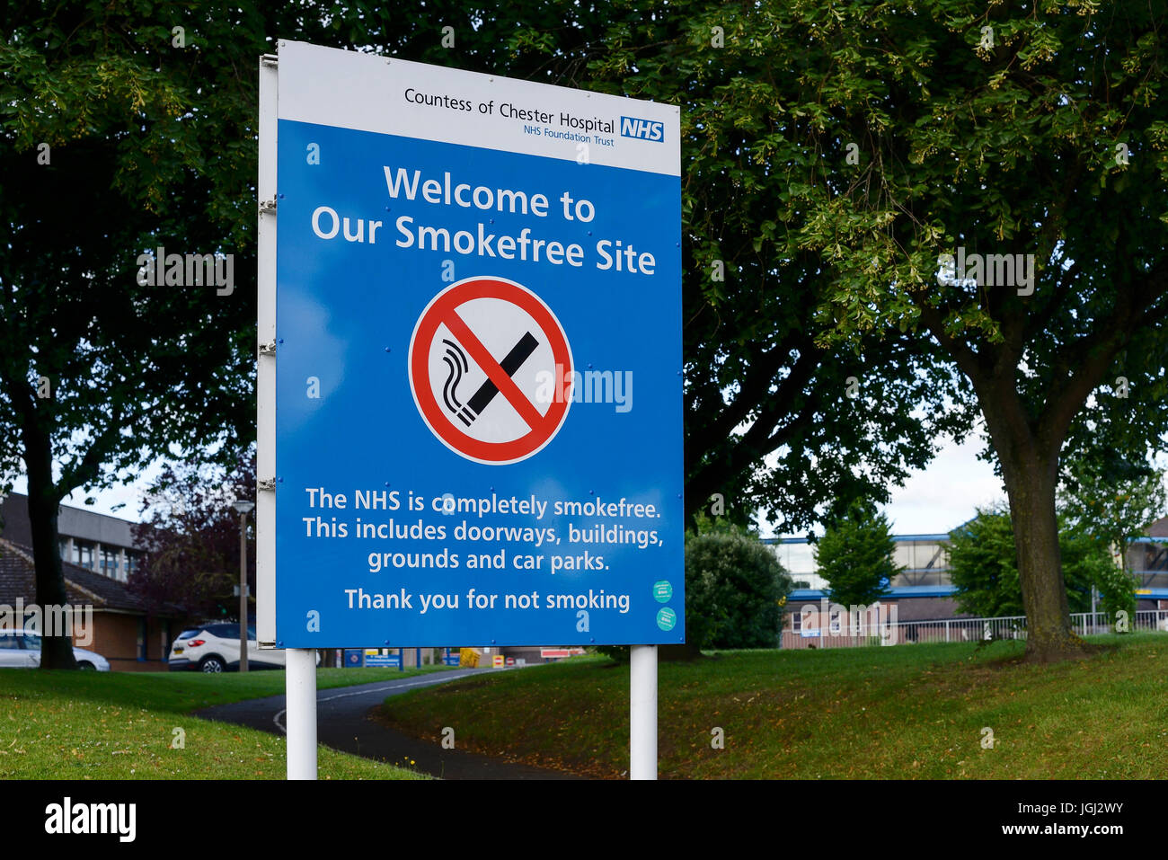 Äußere Beschilderung für eine Rauch kostenlose Website bei der Gräfin von Chester Hospital in Chester UK Stockfoto