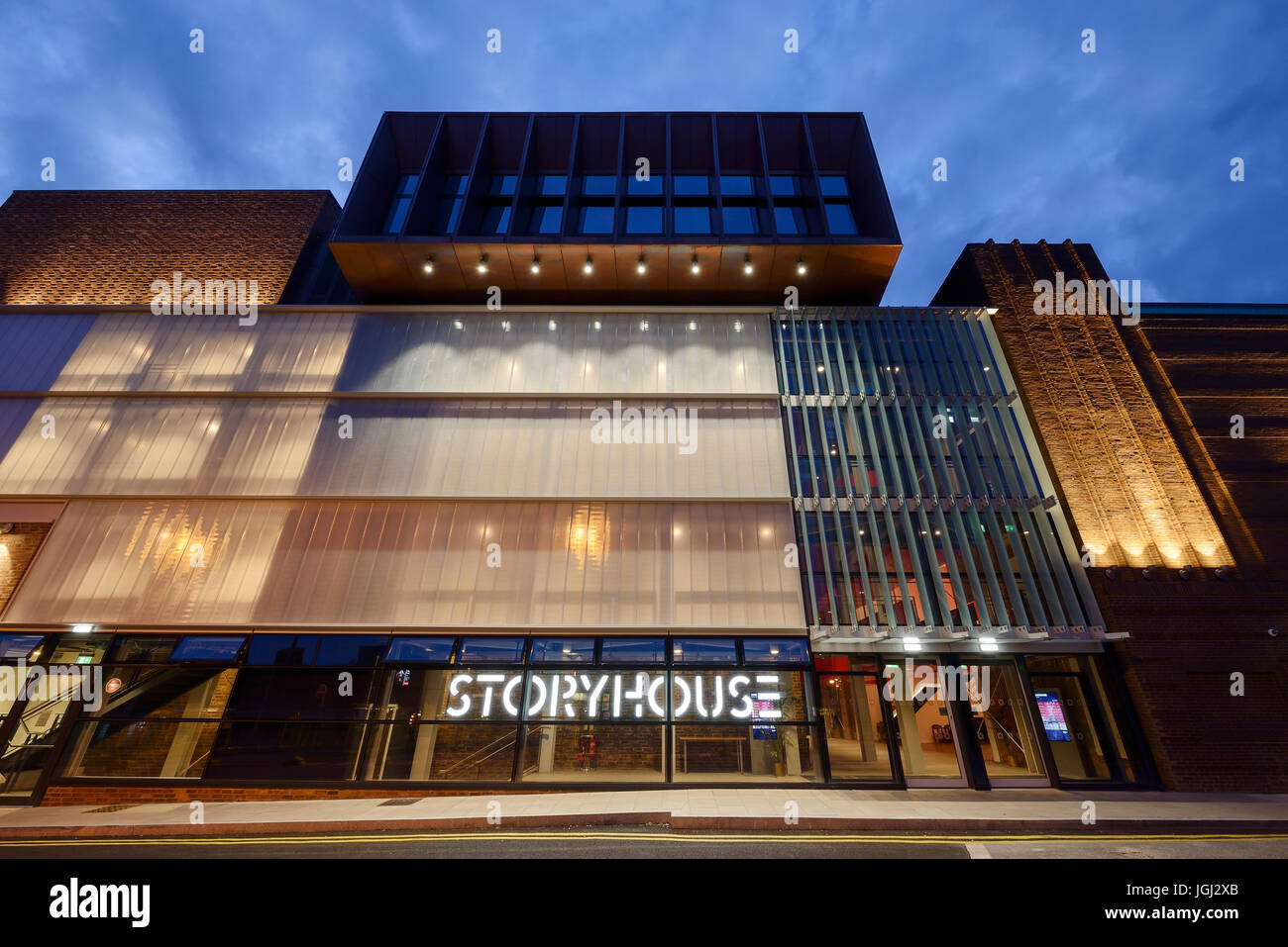 Abenddämmerung Außenansicht der Storyhouse Kunst Veranstaltungsort im Stadtzentrum von Chester UK Stockfoto