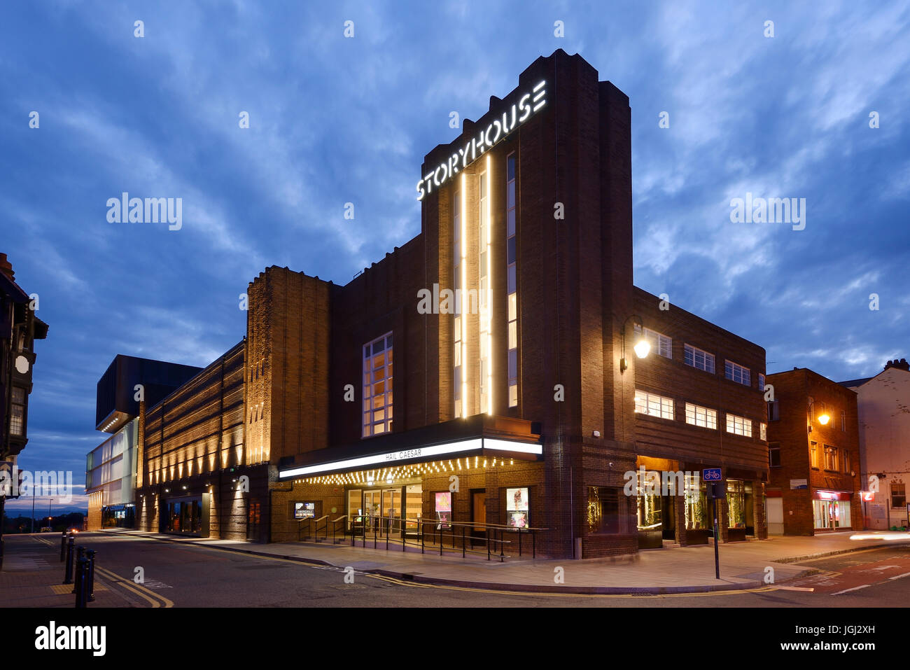 Abenddämmerung Außenansicht der Storyhouse Kunst Veranstaltungsort im Stadtzentrum von Chester UK Stockfoto