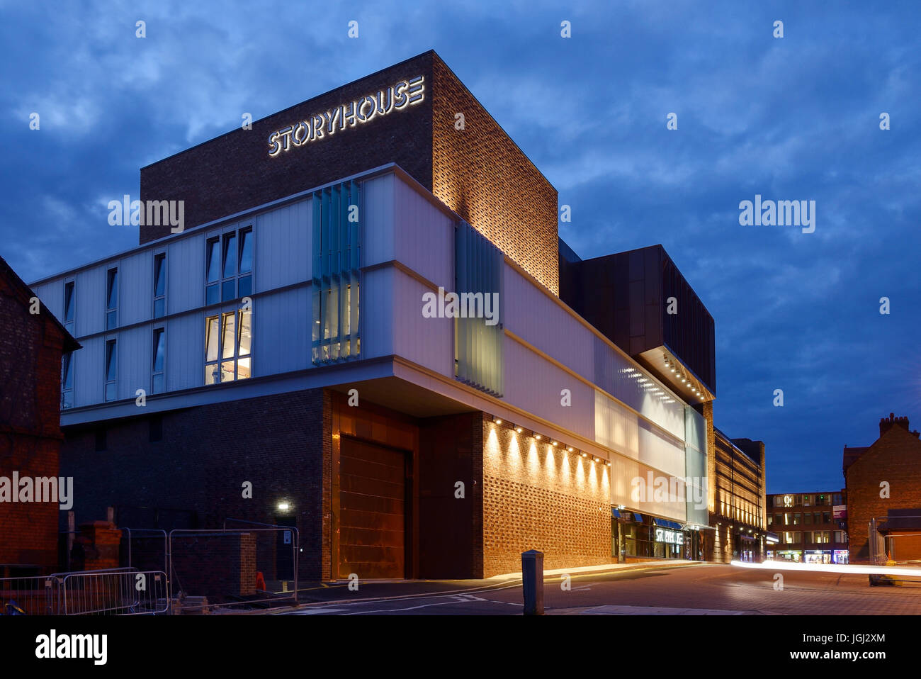 Abenddämmerung Außenansicht der Storyhouse Kunst Veranstaltungsort im Stadtzentrum von Chester UK Stockfoto