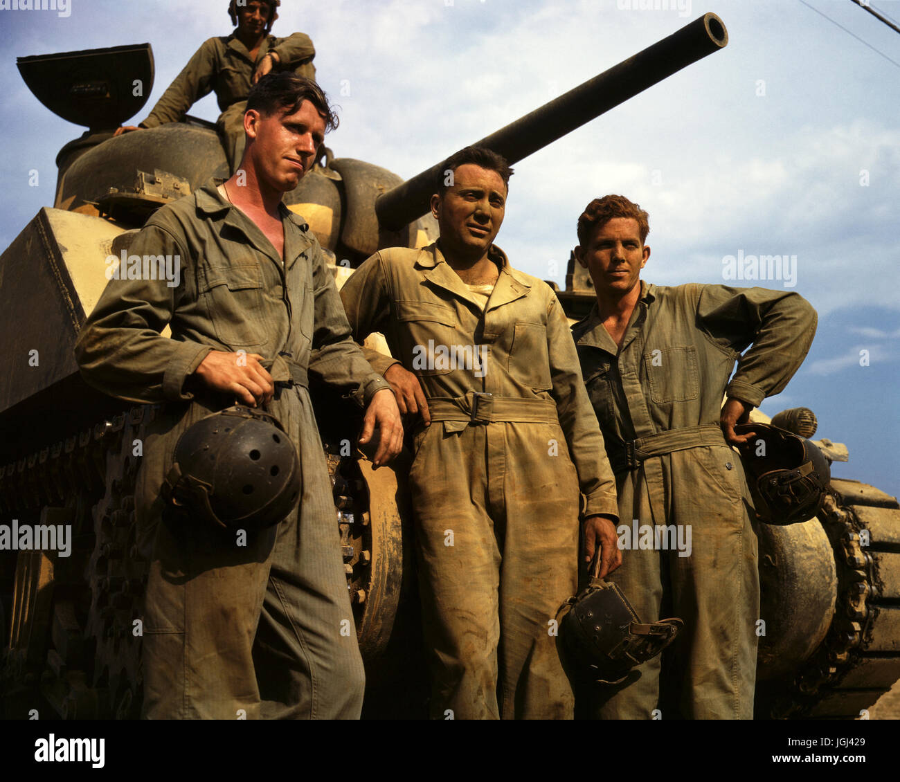 Panzerbesatzung stand vor einem Panzer m-4, ft. Knox, Kentucky  Palmer, Alfred T., Fotograf.  ERSTELLT/veröffentlichte 1942 Juni Stockfoto