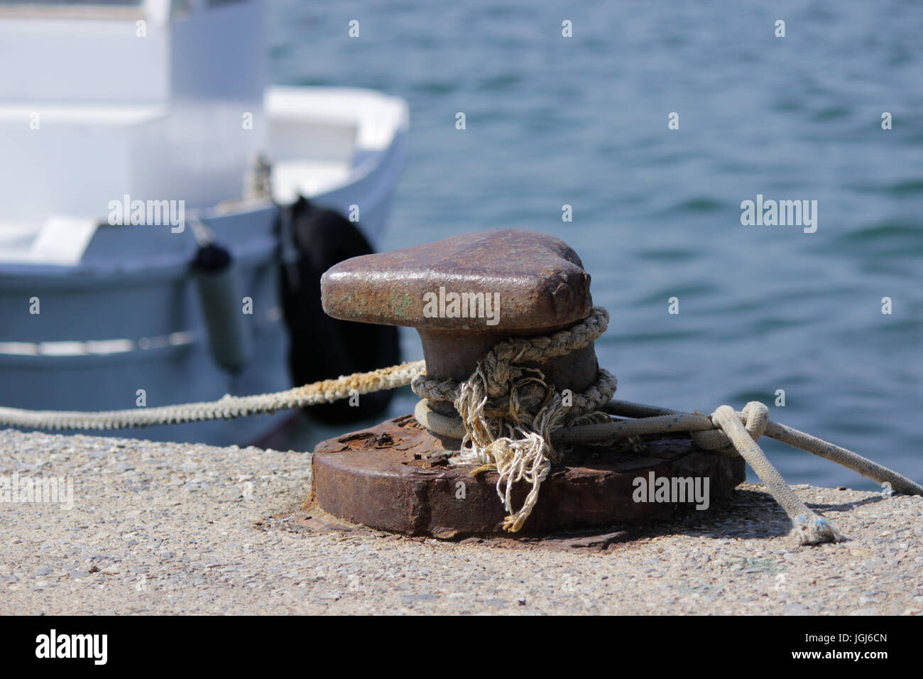 Rostige Anlegestelle Poller Stockfoto