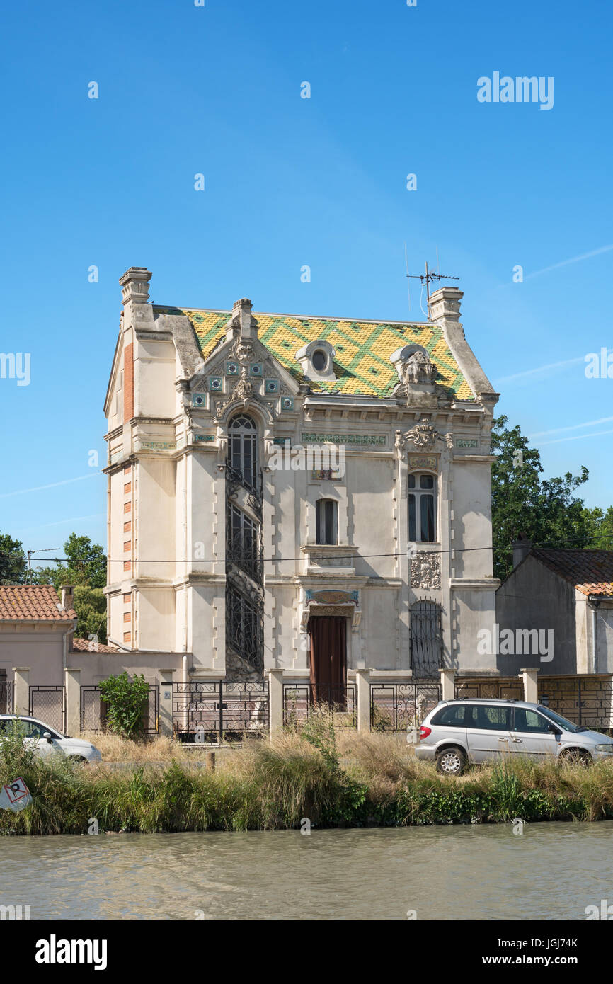 Die kunstvoll verzierten Haus, Villa St. Felix, an der Seite des Canal du Midi in Beziers, Frankreich Stockfoto