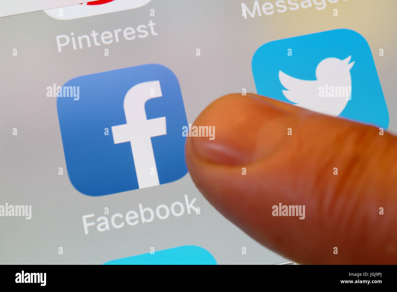 Facebook und Twitter apps auf Handy Stockfoto