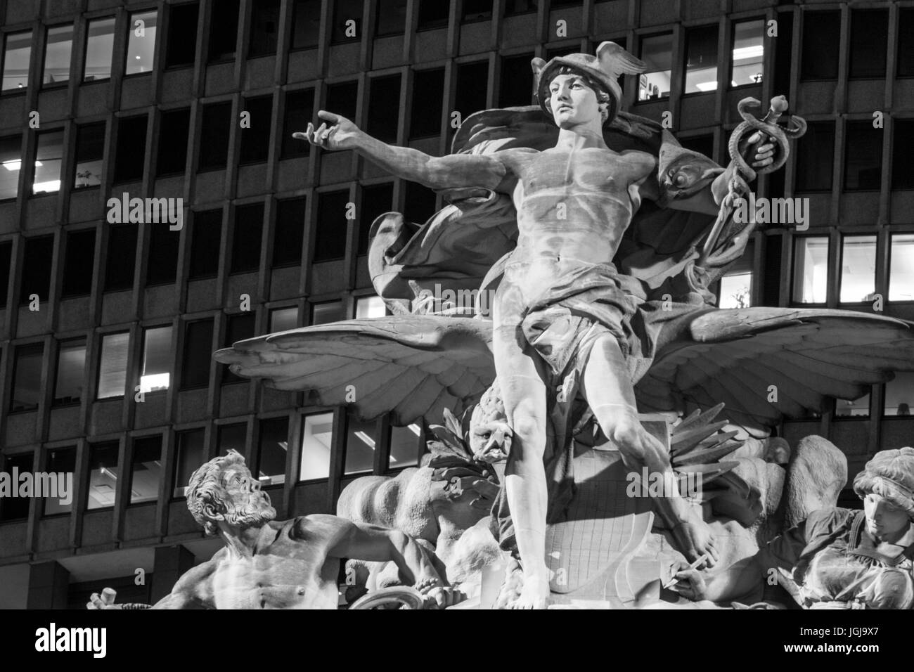 Hauptfassade der Grand Central Station in Manhattan zeigt die Statuengruppe der Glory of Commerce Stockfoto