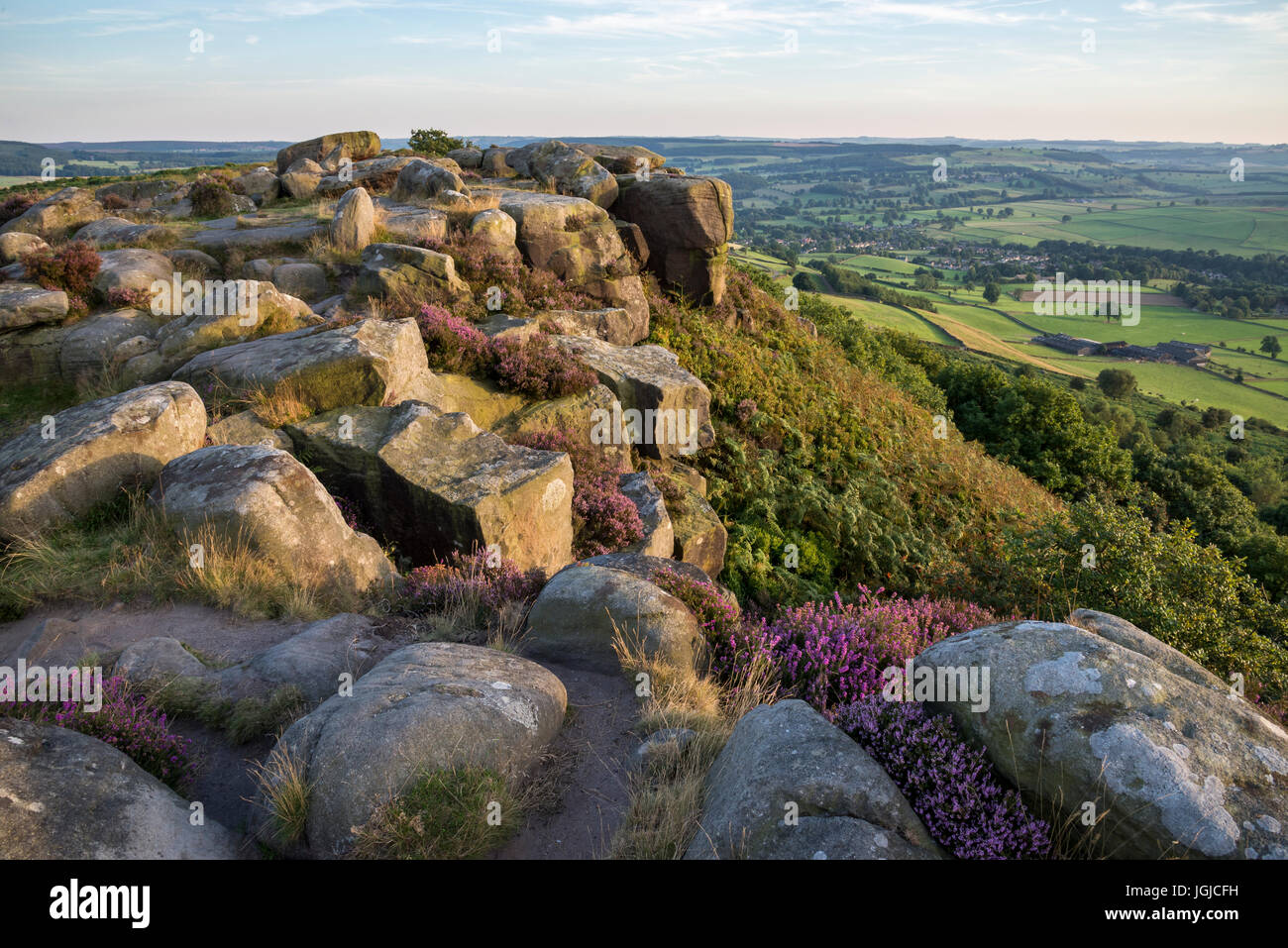 Schönen Sommerabend am Baslow Rand, Peak District, Derbyshire, England. Stockfoto