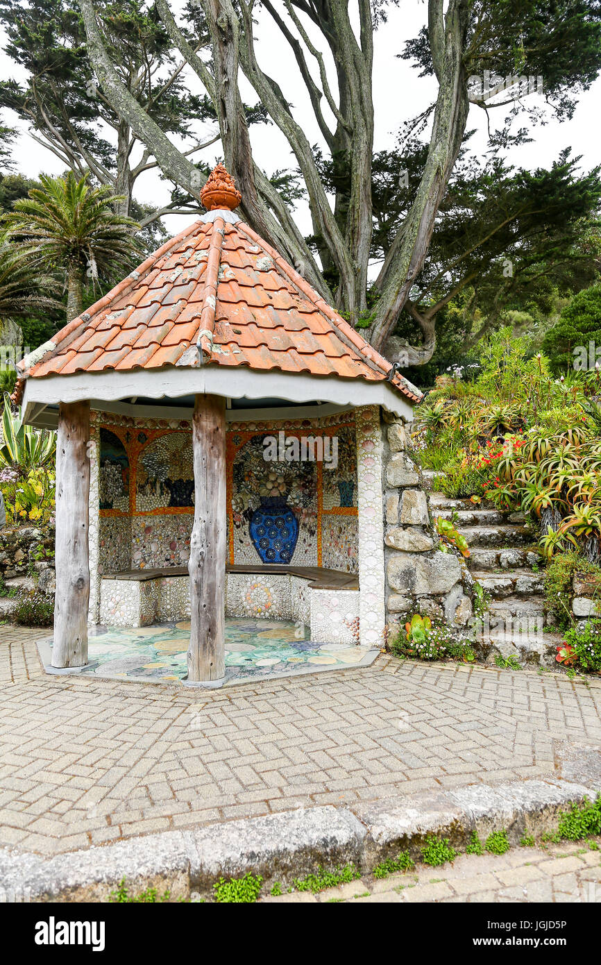 Das Shell-Haus, entworfen von Lucy Dorrien-Smith in Tresco Abbey Gardens, Tresco Insel, Isles of Scilly, England, Vereinigtes Königreich. Stockfoto Das Shell-Haus, entworfen von Lucy Dorrien-Smith in Tresco Abbey Gardens, Tresco Insel, Isles of Scilly, England, Vereinigtes Königreich. Stockfoto