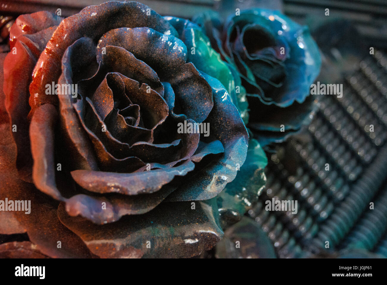 Steampunk-Design von Rosen auf einer Tattoo-Conventioon in Bukarest Stockfoto