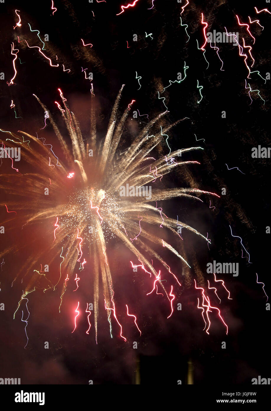 Slow-Shutter-abstrakte Streifen und platzt der bunten Wunderkerzen aus fireworks Stockfoto