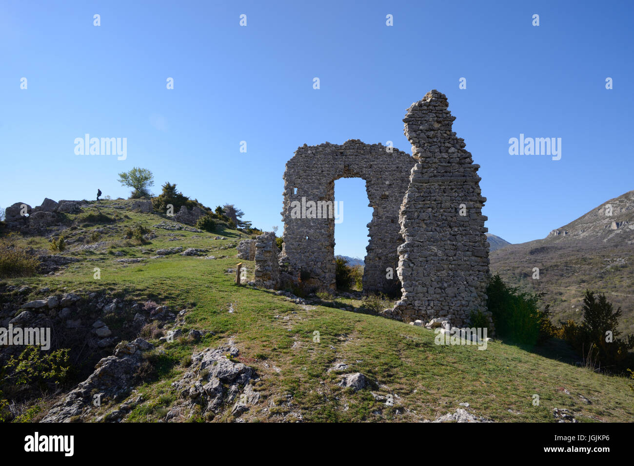 Ruinen des Schlosses c14th oder Château Neuf in das verlassene Dorf Chateauneuf-le-Moustiers La Palud-Sur-Verdon Verdon Schlucht Provence Frankreich Stockfoto