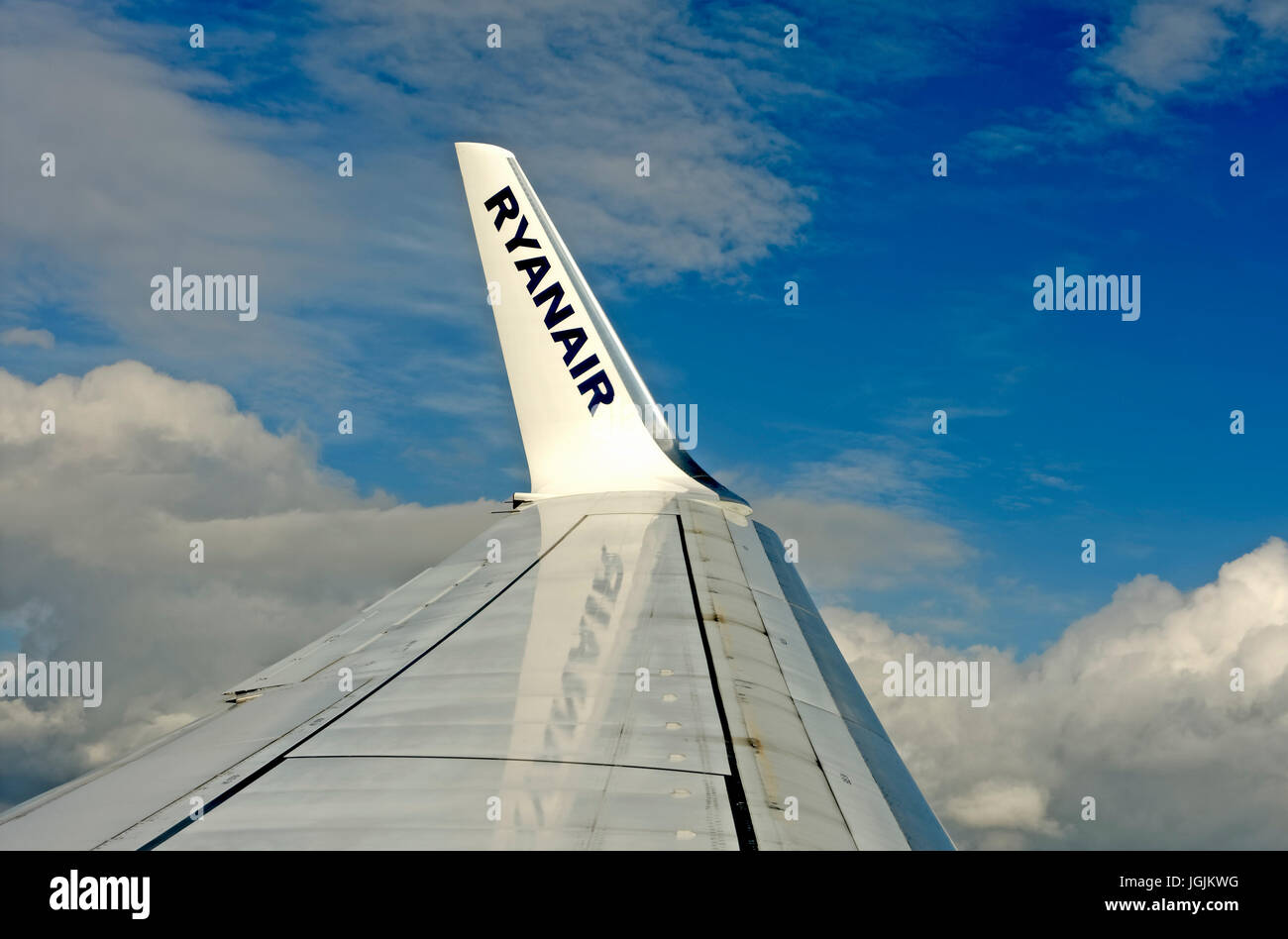 RYAN AIR FLÜGEL IM FLUG Stockfoto