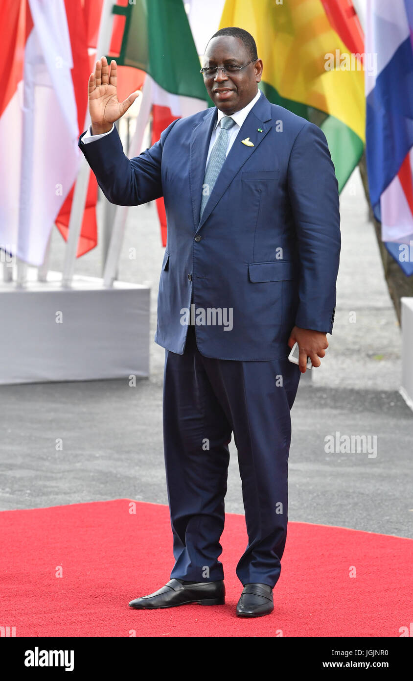 Hamburg, Deutschland. 7. Juli 2017. Macky Sall, Präsident von Senegal, kommt für das Konzert in der Elbphilharmonie in Hamburg, Deutschland, 7. Juli 2017. Die Regierungschefs der G20-Gruppe von Ländern treffen sich am 7. / 8. Juli 2017 in Hamburg. Foto: Bernd Von Jutrczenka/Dpa/Alamy Live News Stockfoto