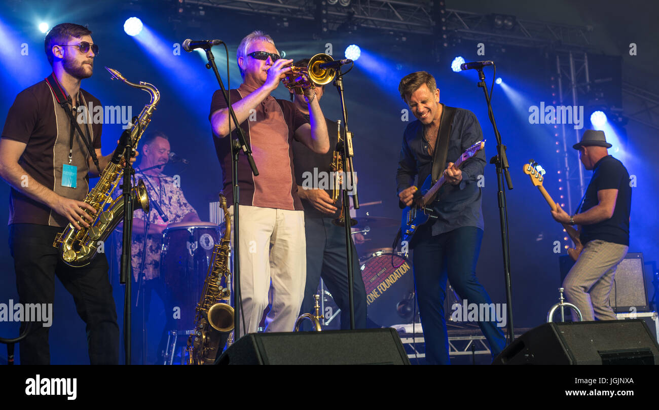 Cotswold, UK. 7. Juli 2017. Cornbury Festival 2017 große Tew Oxfordshire UK. Stein-Stiftung auf der Bühne Songbird Credit: Charlie Bryan/Alamy Live News Stockfoto