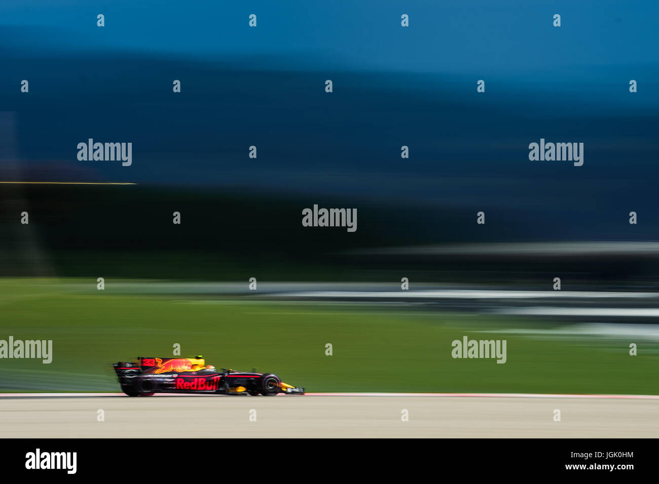 Spielberg, Österreich. 7. Juli 2017. Max Verstapen der Niederlande fährt seinen Red Bull in das zweite Training des österreichischen Grand Prix F1 auf dem Red Bull Ring in Spielberg, Österreich am 7. Juli 2017, Credit: Jure Makovec/Alamy Live News Stockfoto