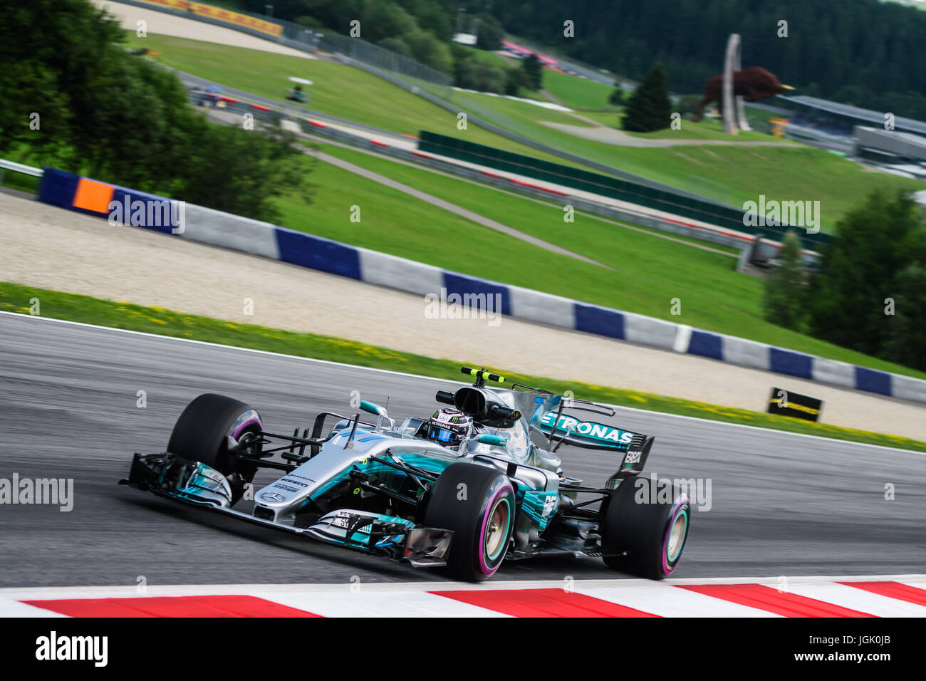 Spielberg, Österreich. 7. Juli 2017. Valtteri Bottas Finnland fährt seinen Mercedes während im zweiten Training der F1 Grand Prix von Österreich auf dem Red Bull Ring in Spielberg, Österreich am 7. Juli 2017, Credit: Jure Makovec/Alamy Live News Stockfoto