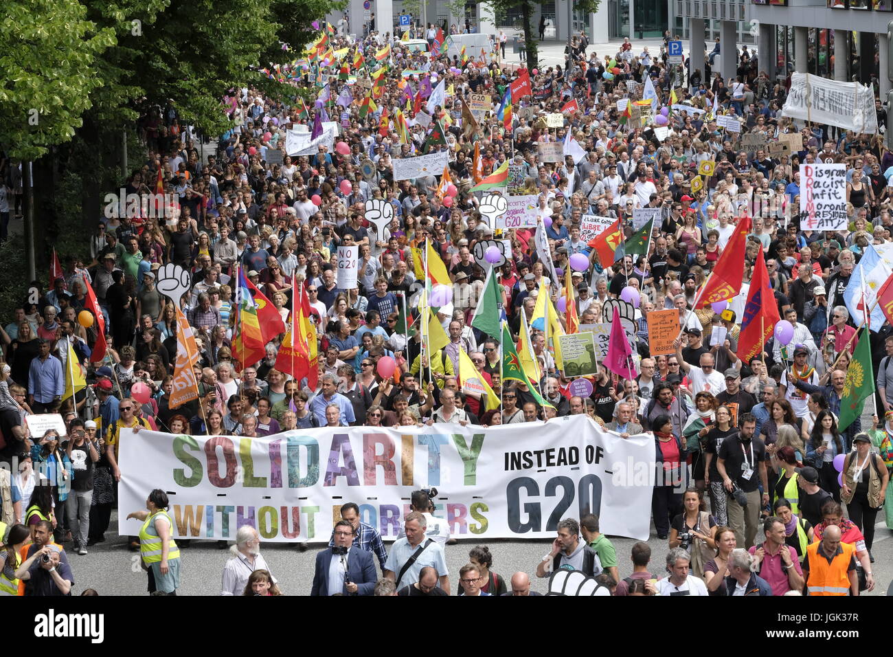 Hamburg, Deutschland. 8. Juli 2017. Große anti-G20-Demonstration in Hamburg.Large Demonstration gegen G20 vor allem linke Gruppen durch die Hamburger Innenstadt marschiert. Bildnachweis: Iain Masterton/Alamy Live-Nachrichten Stockfoto