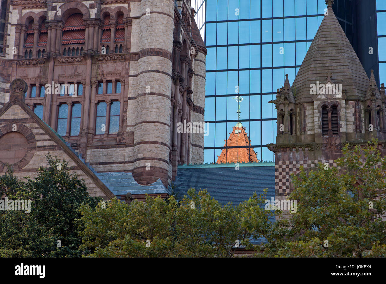 Reflexionen einer Kirche, Boston, MA, USA Stockfoto