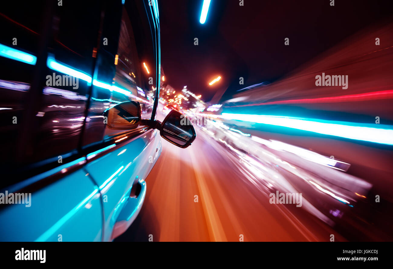 Detail des Autos fahren in der Stadt bei Nacht, Motion blur Stockfoto