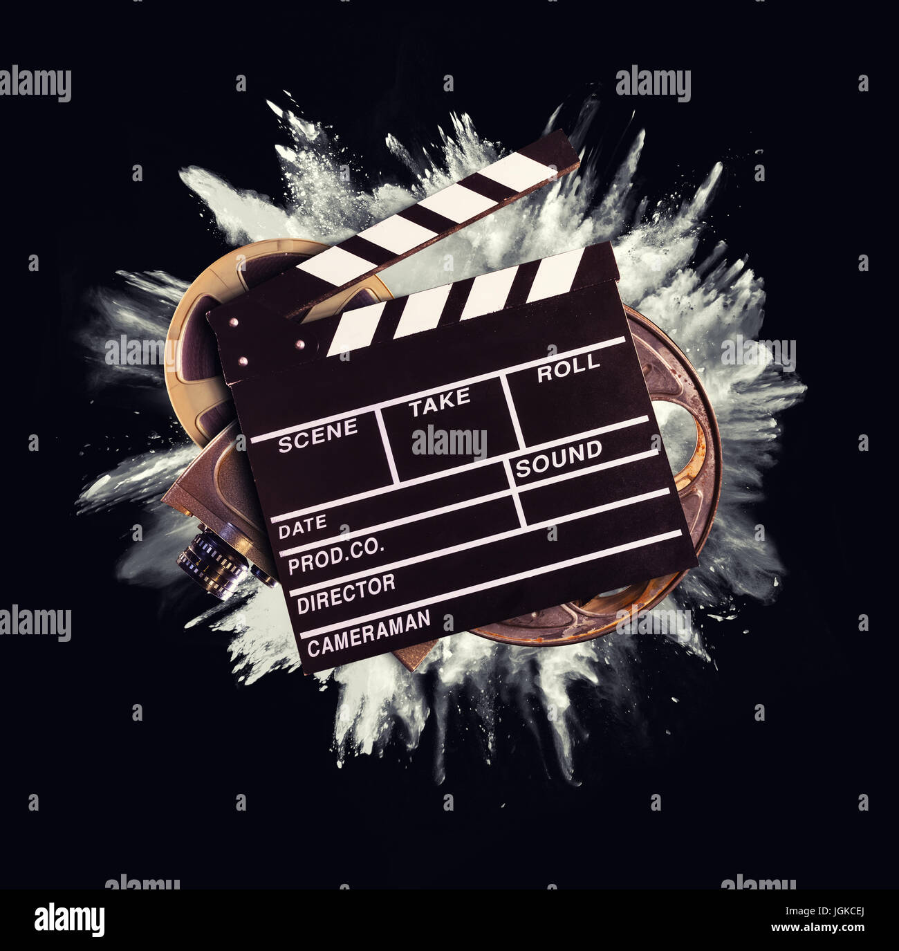 Retro-Film Produktion Zubehör mit Pulver-Explosion auf Hintergrund. Konzept des Filmemachens. Stockfoto