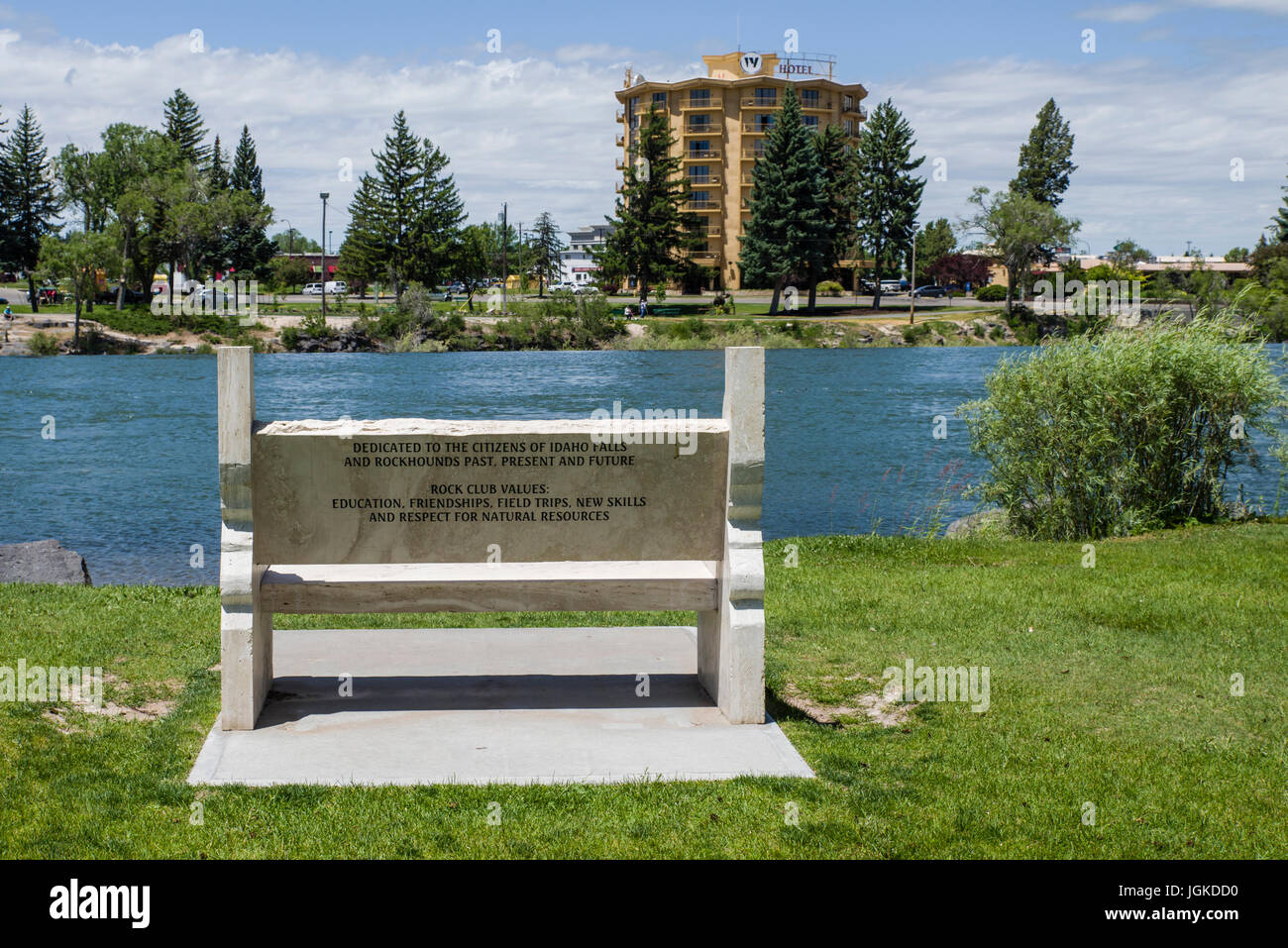 Schatzgräber gewidmete Denkmal Bank mit Blick auf dem Snake RIver, Idaho Falls, Idaho Stockfoto