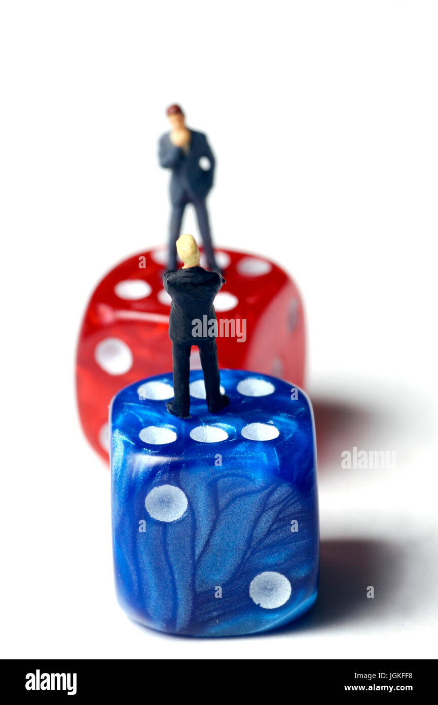 Miniatur-Figur von Geschäftsleuten, Führung und Management-Entscheidung-Konzept Stockfoto