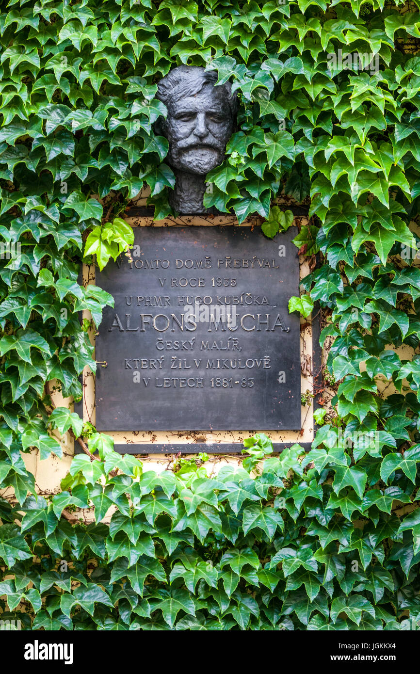 Büste von Alfons Mucha im Haus wo er lebte, Mikulov, Süd-Mähren, Tschechische Republik, Europa Stockfoto