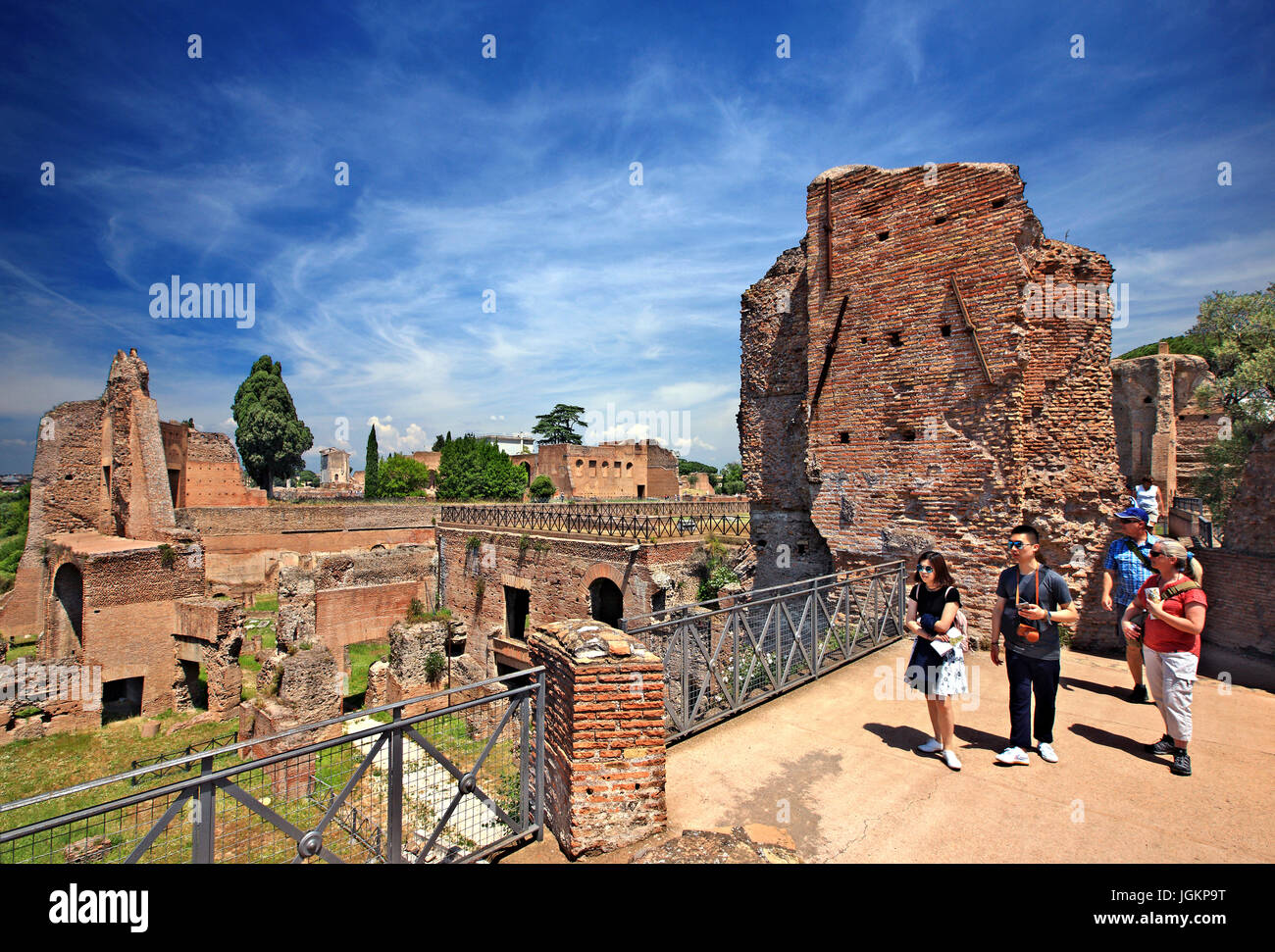 Bei den Bädern des Maxentius (Terme di Massenzio) auf Palatin (Palatin), Rom, Italien. Stockfoto