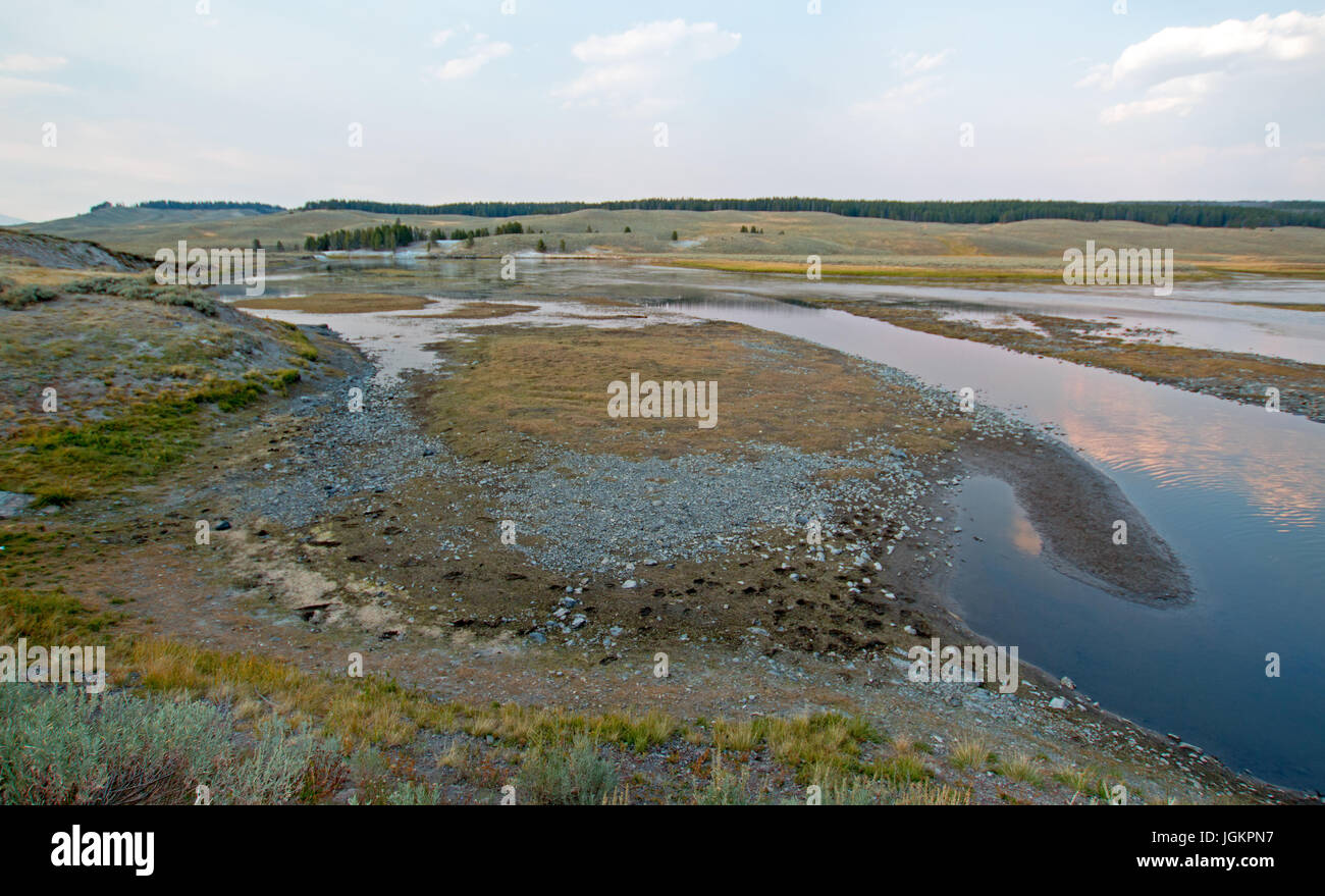 Sonnenuntergang am Elch Geweih Creek und Yellowstone River im Hayden Valley im Yellowstone National Park in Wyoming USA Stockfoto