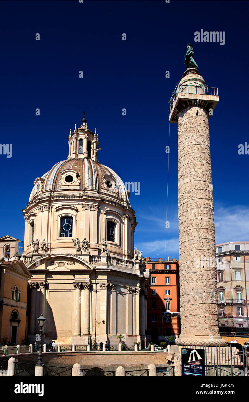 Trajanssäule (Colonna Traiana) ist eine römische Siegessäule in Rom, Italien, das römische Kaiser Trajan Sieg in der Dacian Kriege erinnert an Stockfoto