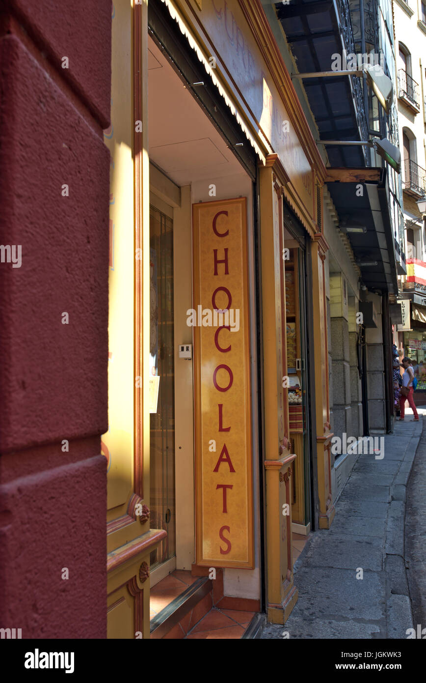 Chocolats Schild in einem Schokolade-Store in der Altstadt von Toledo, Castilla La Mancha, Spanien. Juli 2017 Stockfoto