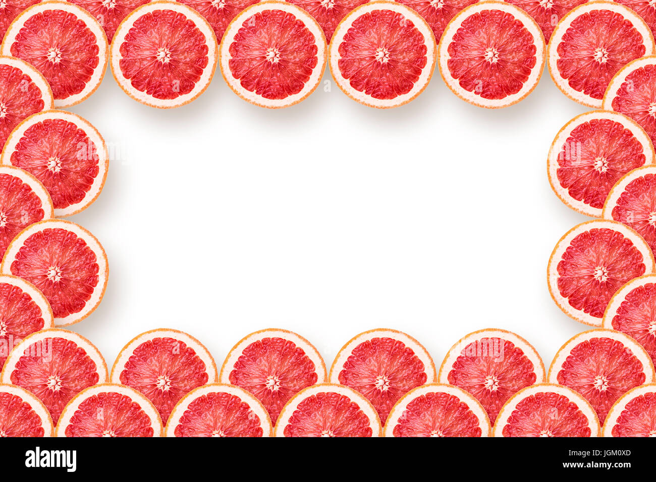 Rahmen aus vielen Grapefruit-Scheiben mit leere weiße Fläche innerhalb Stockfoto