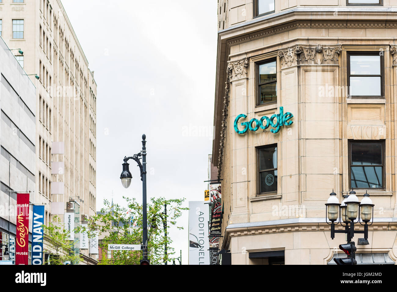 Montreal, Kanada - 26. Mai 2017: Green Google Schild am Gebäude in der Innenstadt in der Region Quebec Stockfoto