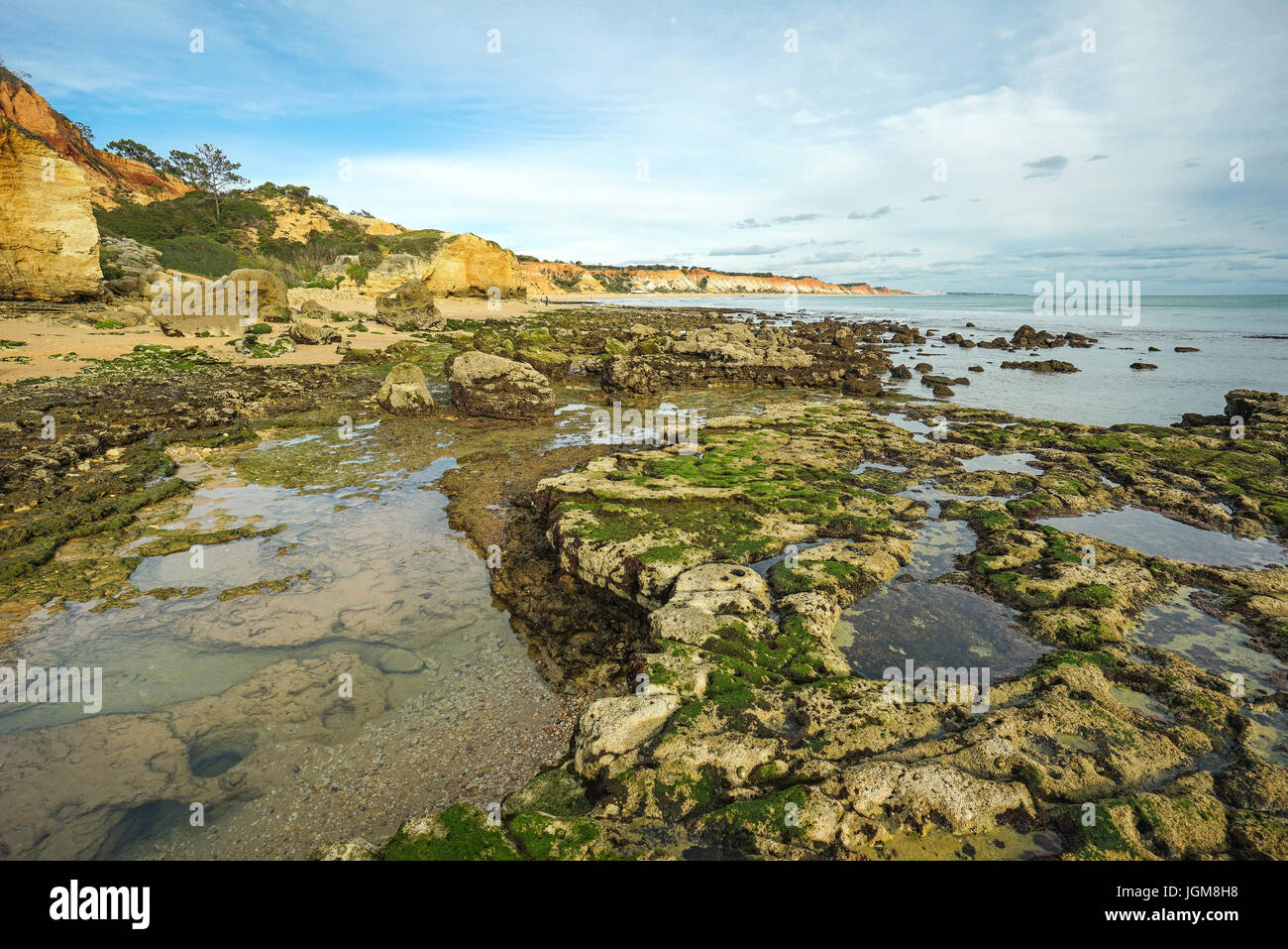 Europa, Portugal, Algarve, Praia, Strand, erstirbt, Niedrigwasser, Ebbe, Felsen, Steinen, Olhos de Agua, Praia Falesia Stockfoto