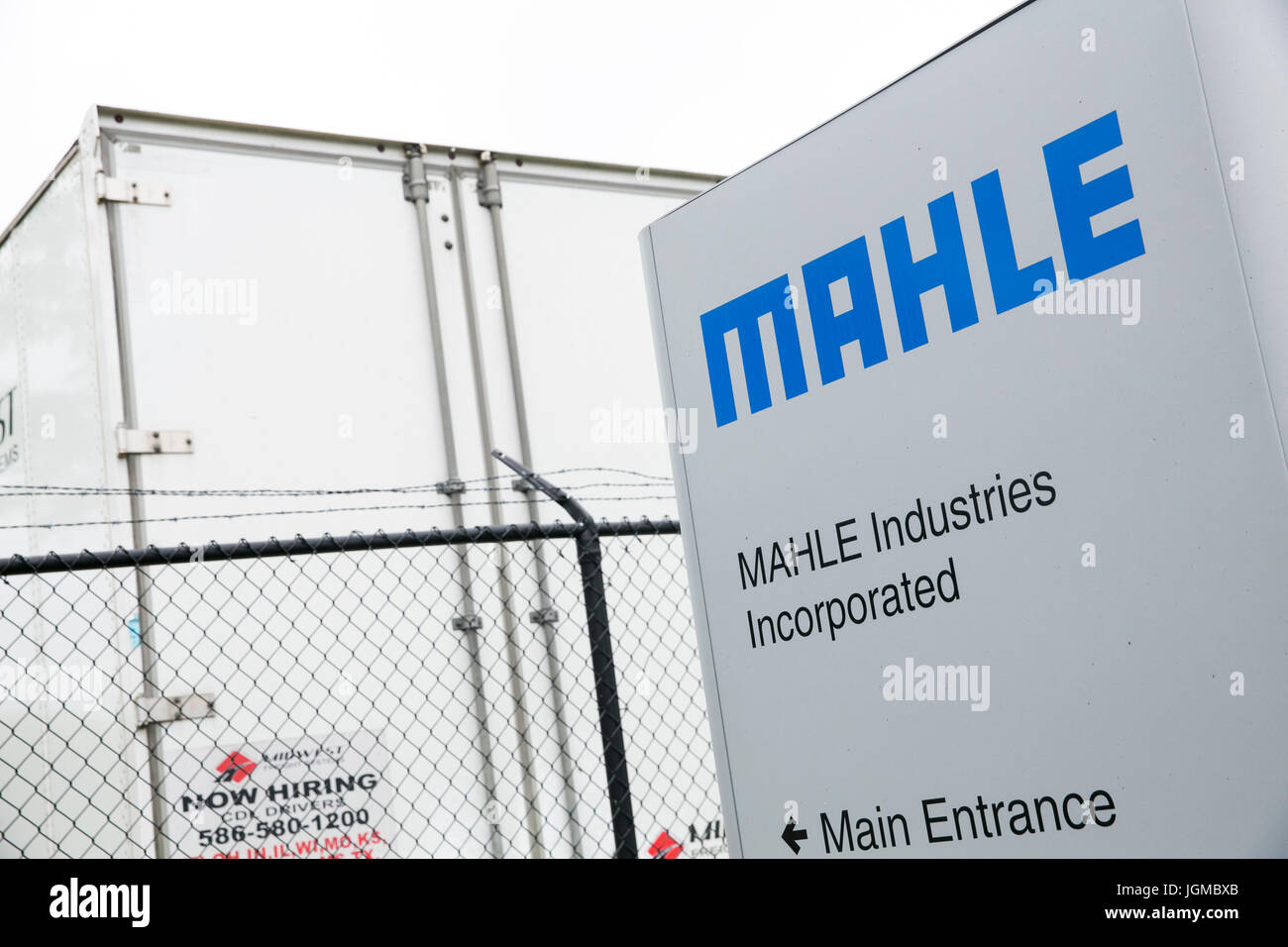 Ein Logo Zeichen außerhalb einer Einrichtung von MAHLE GmbH in Dayton, Ohio am 30. Juni 2017 besetzt. Stockfoto