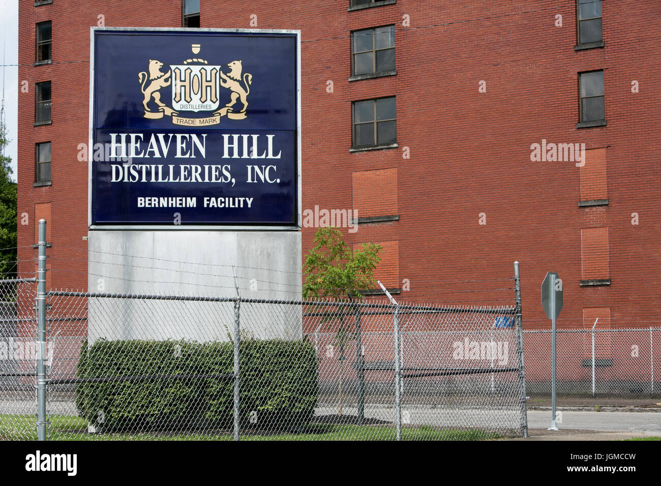 Ein Logo Zeichen außerhalb einer Einrichtung von Heaven Hill Brennereien, Inc., in Louisville, Kentucky auf 1. Juli 2017 besetzt. Stockfoto