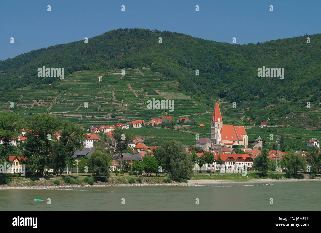 Blick über die Donau in Weißenkirchen / Ansicht von der rechten Donauufer, Blick über die Donau zu Weissenkirchen Weißenkirchen / Ansicht Vo Stockfoto