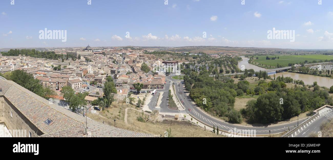 Panorama Blick auf Toledo, einschließlich Tajo Fluss auf der rechten Seite. Aufnahme in Toledo, Juli 2017 Stockfoto