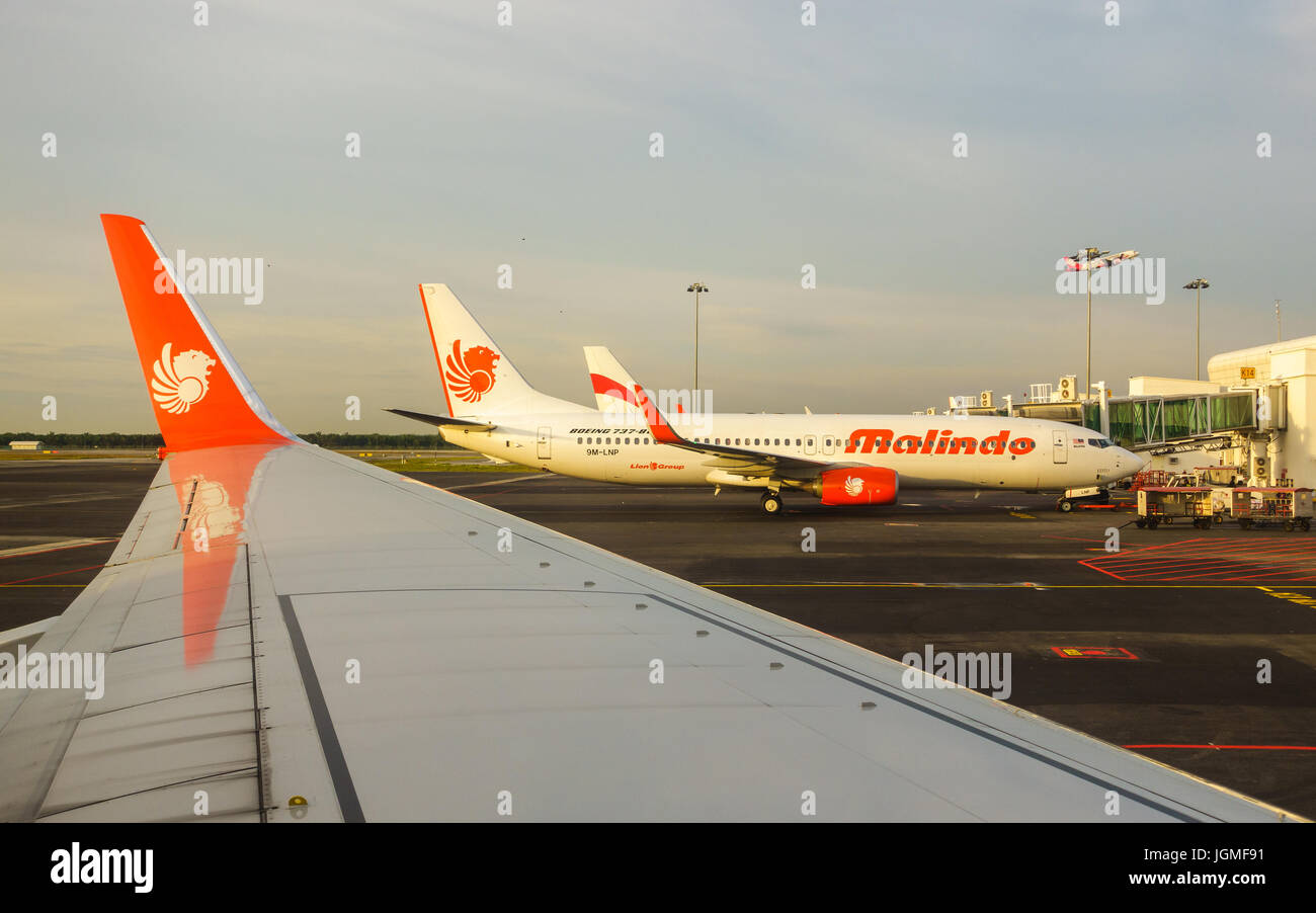 KUALA LUMPUR, MALAYSIA - ca. Januar 2016: Malindo Air Boeing 737 am internationalen Flughafen Kuala Lumpur. Stockfoto