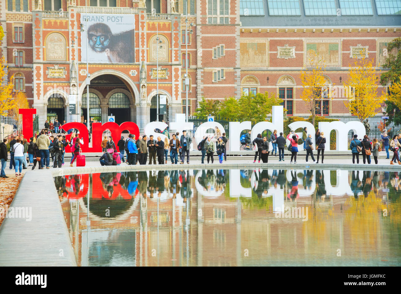 AMSTERDAM - 30 Oktober: Ich Amsterdam Slogan auf 30. Oktober 2016 in Amsterdam, Niederlande. Auf der Rückseite des Rijksmuseums am Museumplein, der s Stockfoto