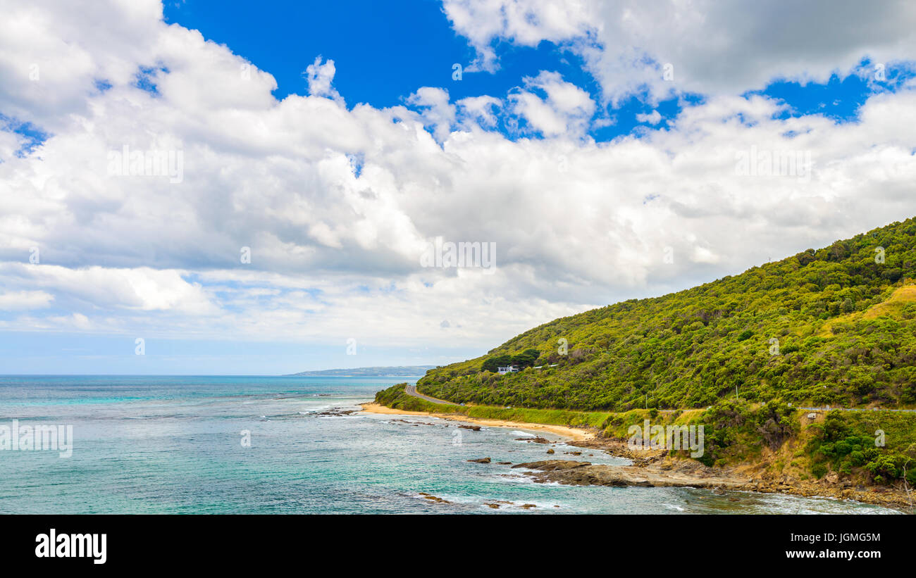 Malerische Küstenlandschaft entlang der Great Ocean Road in Lorne, Victoria, Australien Stockfoto