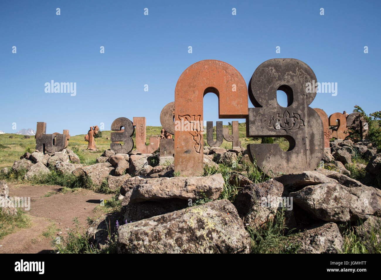 Armenische Alphabet Buchstaben - armenische Alphabet Denkmal, Armenien - 2. Juli 2017 Stockfoto
