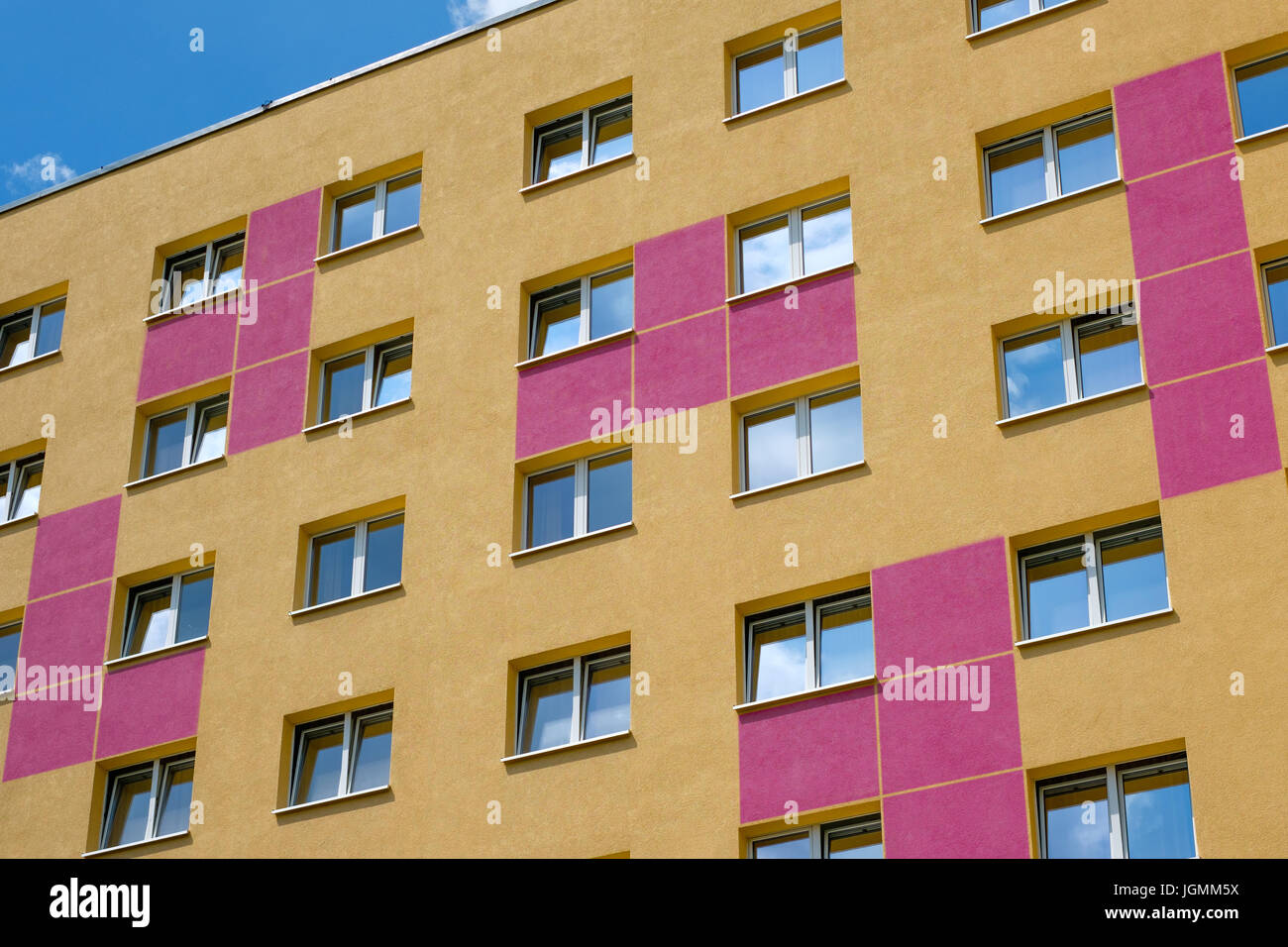 Haus Fassade und Tetris Blöcke - Gebäude außen Stockfoto