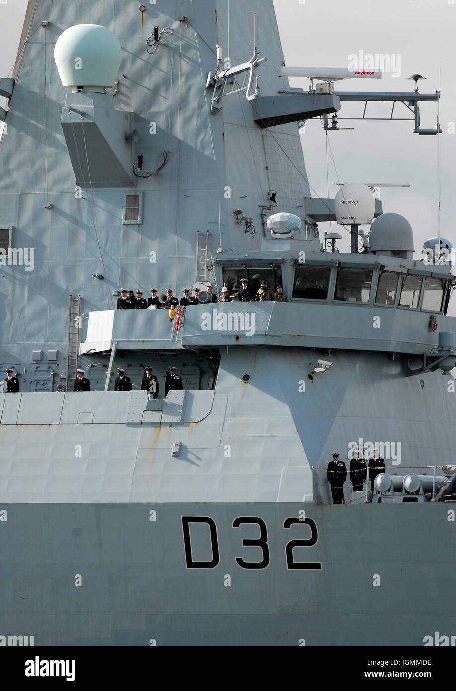 AJAXNETPHOTO.28TH FEBRUAR 2014. PORTSMOUTH, ENGLAND. -RENDITE ZERSTÖRER - 45 HMS DARING EINGABE DES NAVAL BASIS HEUTE GEBEN. FOTO: TONY HOLLAND/AJAX REF: DTH142802 7285 Stockfoto