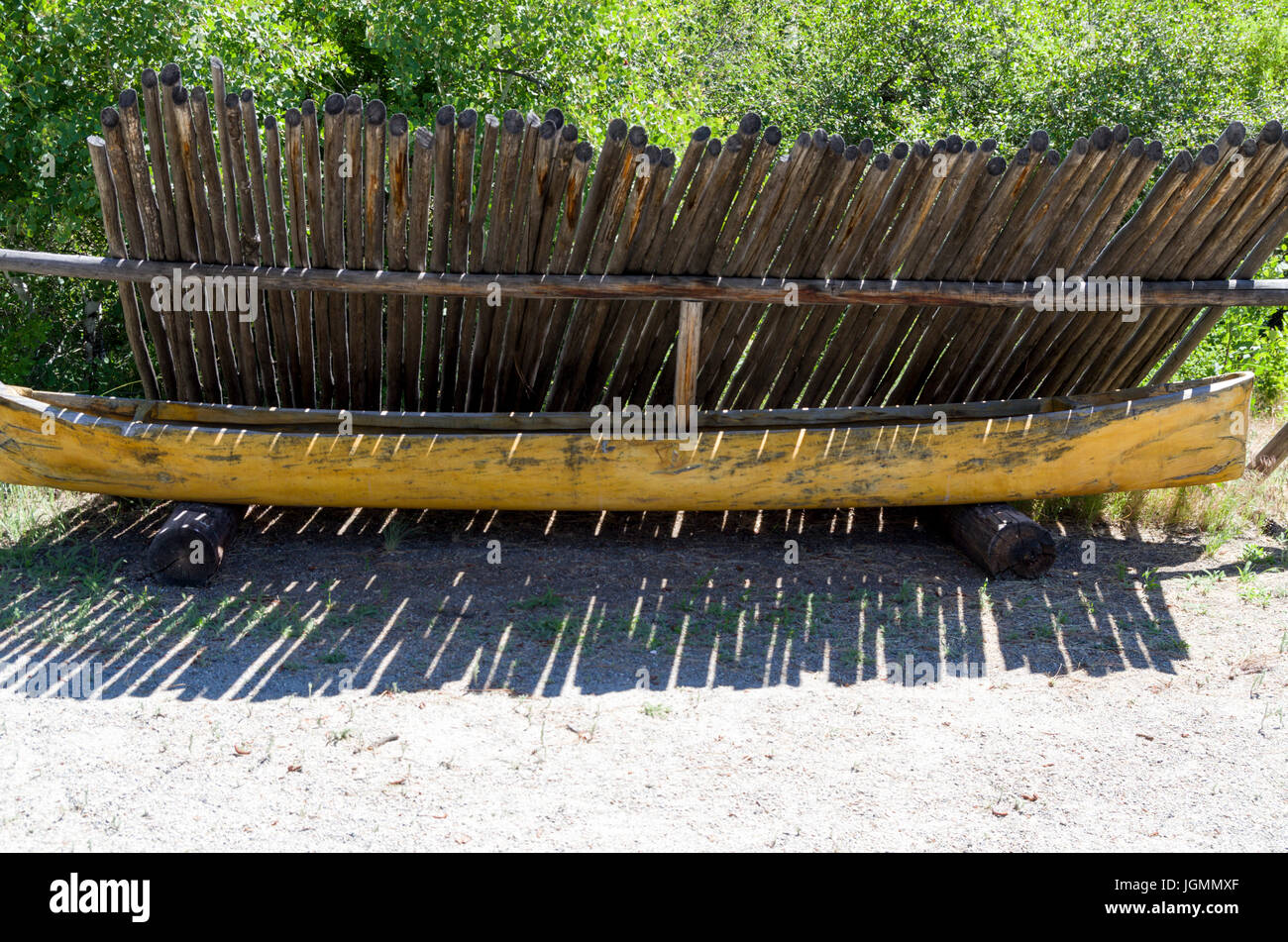 Lange, schmale Okanagan Einbaum Stockfotografie Alamy