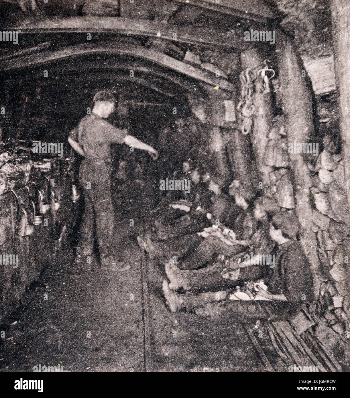 Männer und jungen Essen Kohle Bergbau um 1900, Midlands, England, UK Stockfoto