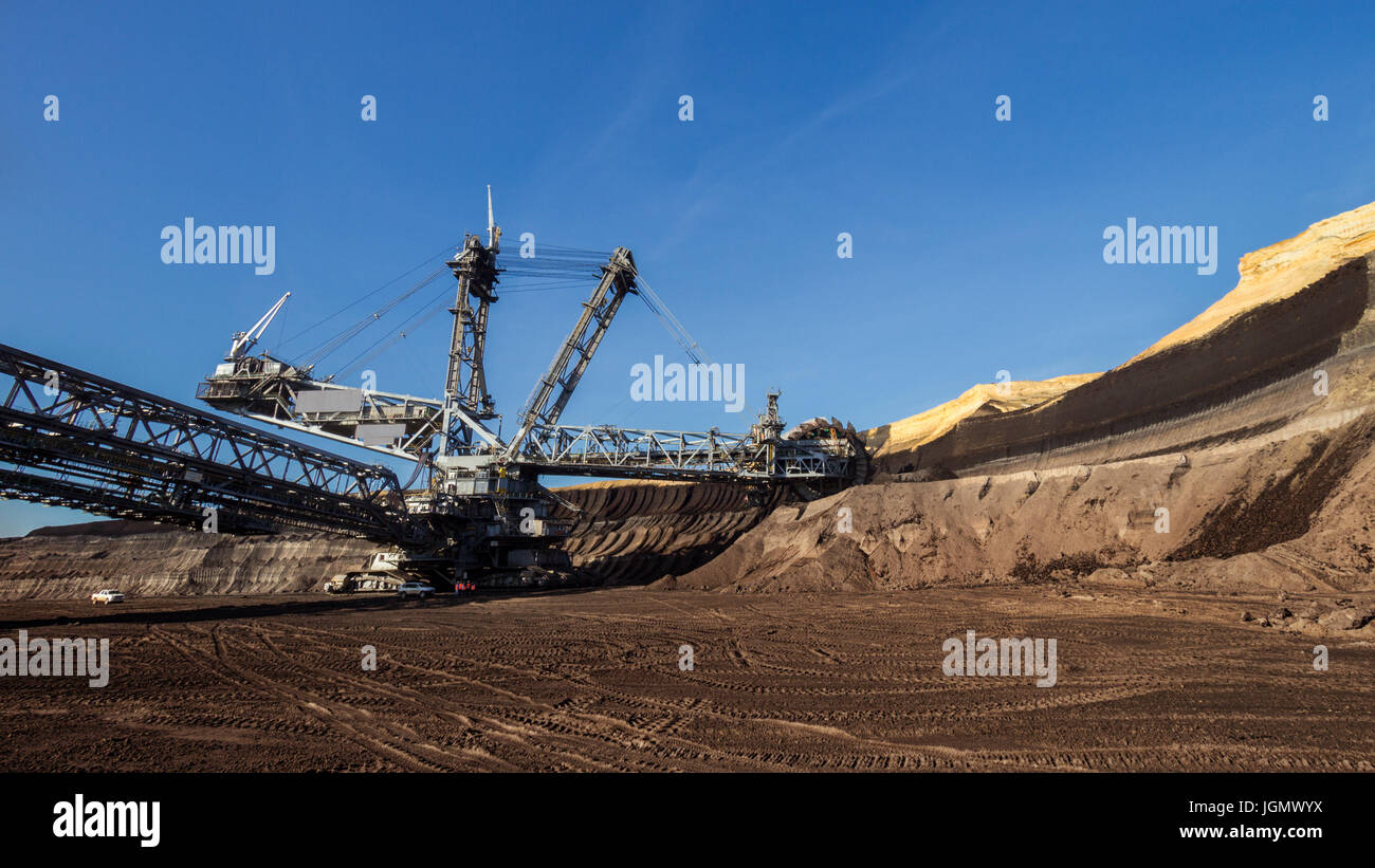 Schaufelrad Bagger in einem Braunkohle-Tagebau Bergbau Bergwerk. Stockfoto