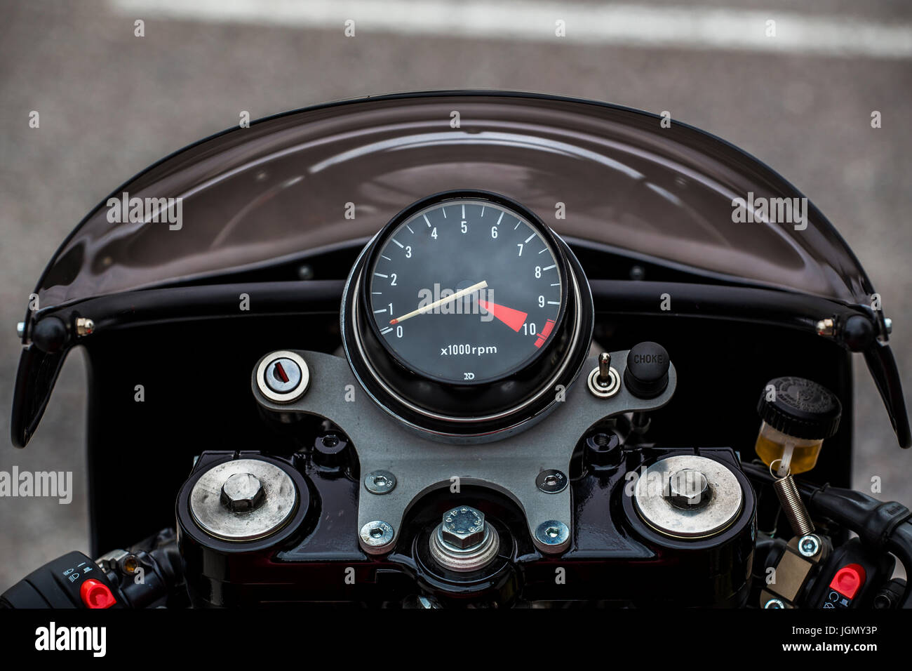 Motor-Tacho auf einem Motorrad Armaturenbrett Stockfotografie - Alamy